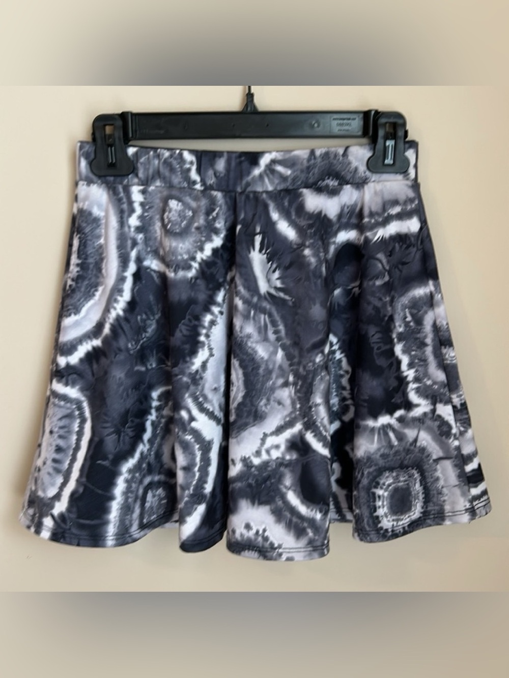 Wet Seal Black Gray & White Tie Dye Pattern Stretch Knit Skater Mini Skirt Sz S